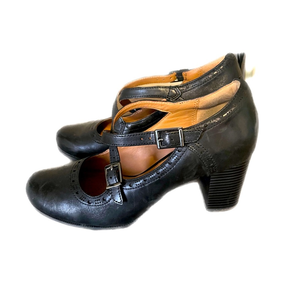Clarks Size 8 shoes